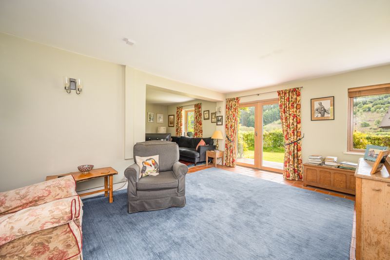 Sitting Room- click for photo gallery